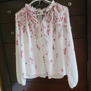 Cupcakes and Cashmere floral blouse